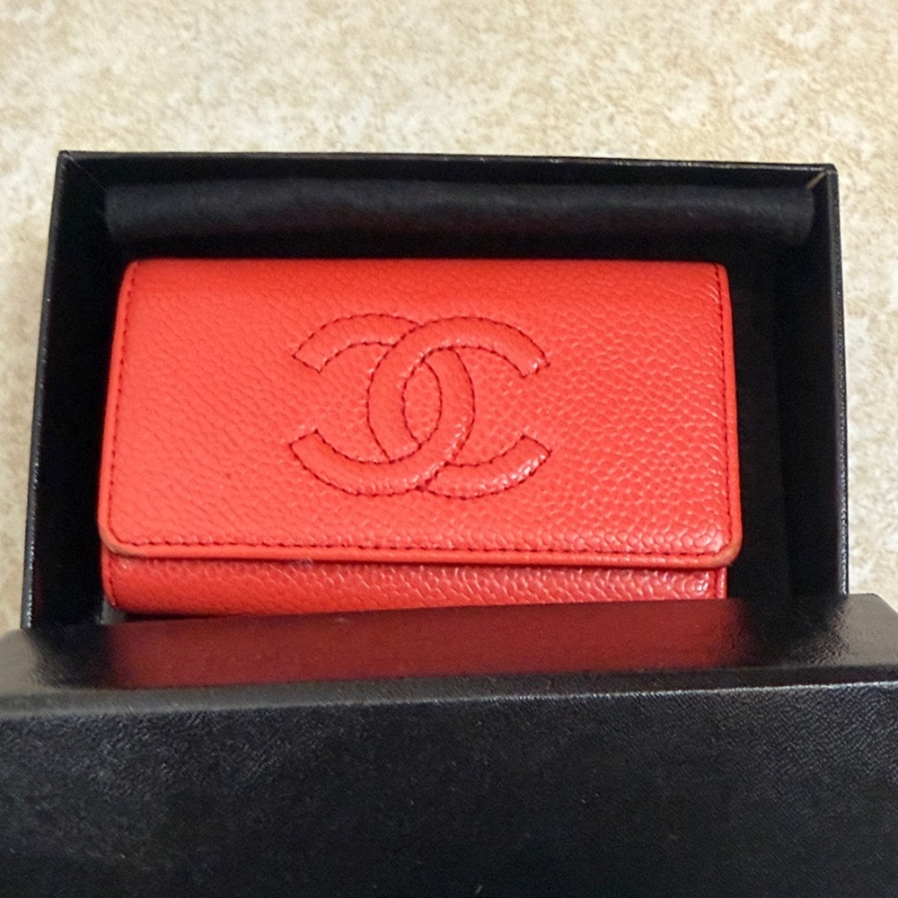 CHANEL Coral Leather key holder